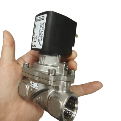 Válvula solenóide de 230 V CA com orifícios de 13 mm, adequada para aplicações em sistemas pneumáticos e hidráulicos 00221970