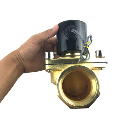 40 mm Tamanhos do Orifício válvula solenoide pneumática G1-1/2 "Tamanhos do porto Padrão de movimento de ação direta projetado para automação pneumática